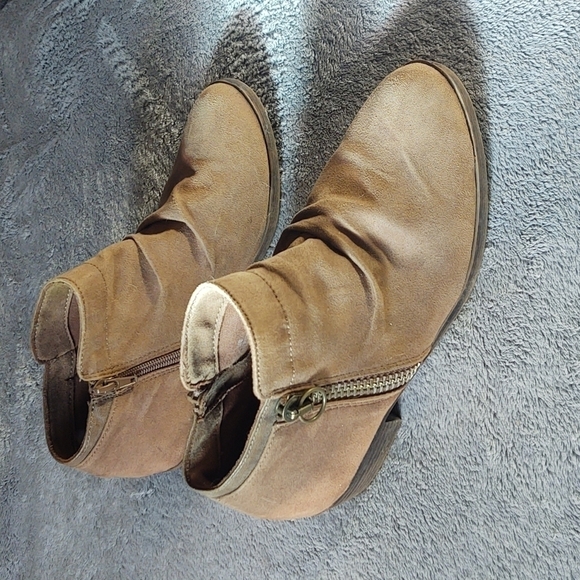 Faux Suede Tan Ankle Boots Sz 10 - Picture 1 of 9